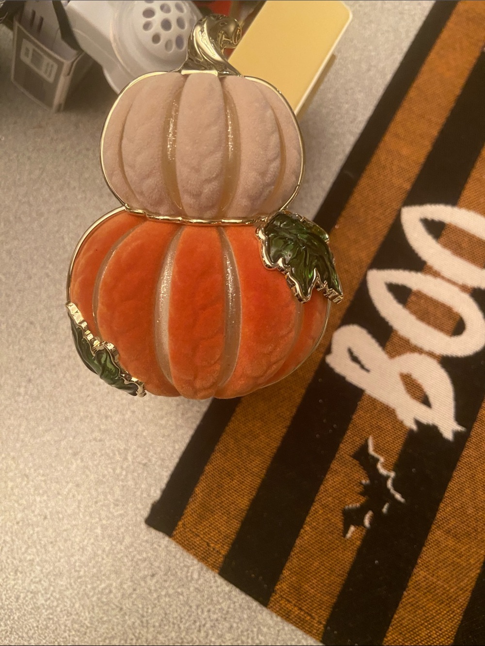 Velvet Pumpkin Double Charm Keychain - Orange & Cream light up wallflower